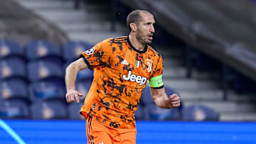 Chiellini in azione contro il Porto Chiellini in azione contro il Porto