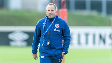 S04-Coach Manuel Baum wollte sich zum möglichen Uth-Einsatz nicht äußern