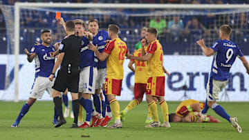 Palsson sah gegen den KSC die Rote Karte