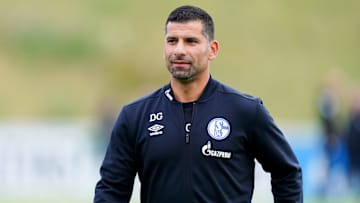Dimitrios Grammozis muss mit seiner Mannschaft ins Quarantäne-Trainingslager