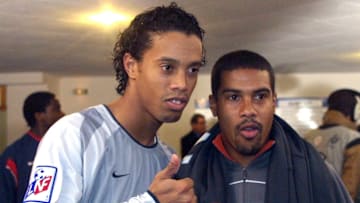 Ronaldinho et son frère Roberto de Assis n'ont pas connu le même succès en Ligue 1... 