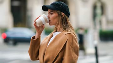 Tomar café es una buena manera de permanecer despierto toda la noche