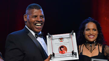 Spinks tiene una placa en el Salón de la Fama