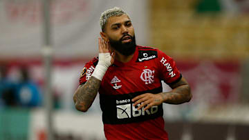Com Gabigol voando, o Flamengo maltratou o Santos, em plena Vila Belmiro, pelo Campeonato Brasileiro de 2021. 
