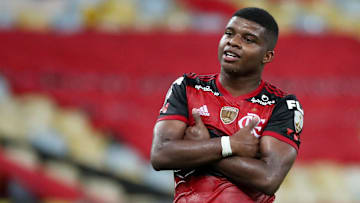 Lincoln, do Flamengo, pode pintar no Huddersfield, da Inglaterra. Uma boa para todos?