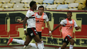 Zagueiro se lesionou em jogo desta quarta, pela Copa do Brasil