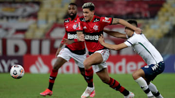 Pedro foi titular na vaga do suspenso Bruno Henrique