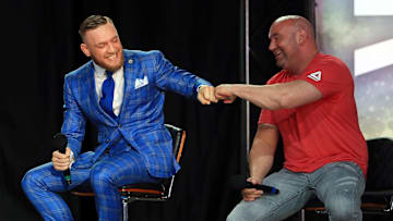 Conor McGregor junto al presidente de la UFC, Dana White