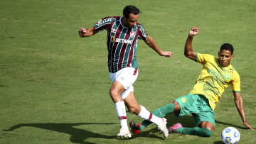 Apesar da vitória, Nenê, Egídio e Roger Machado receberam muitas críticas nas redes sociais. 