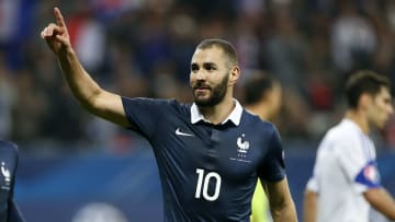 Benzema avec le maillot bleu.
