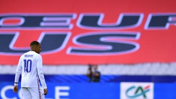 Kylian Mbappe disputando el último amistoso de su selección
