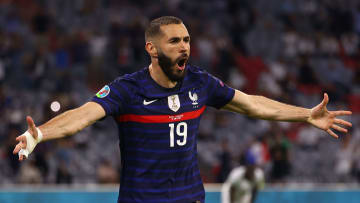 Karim Benzema est passé tout proche d'inscrire son premier but pour son retour avec les Bleus.