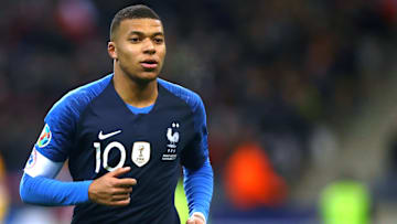 Kylian Mbappé aurait pu ne jamais vêtir le maillot de l'Équipe de France. 