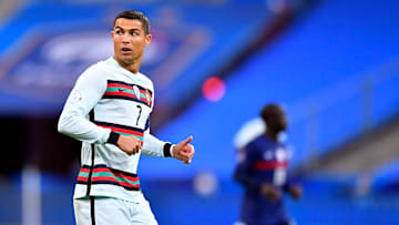 Cristiano Ronaldo n'a pas respecté le protocole anti-Covid. Cristiano Ronaldo n'a pas respecté le protocole anti-Covid.