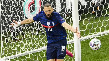 Benzema reçoit les louanges de José Mourinho