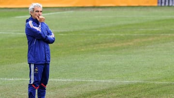 La France a été la risée du monde en 2010, et Sagna a encore des choses à dire là-dessus.