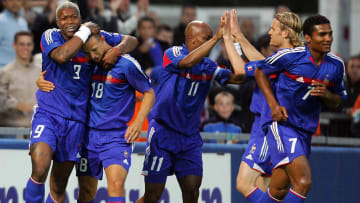 Djibril Cissé célébrant son but face aux Hongrois en 2005