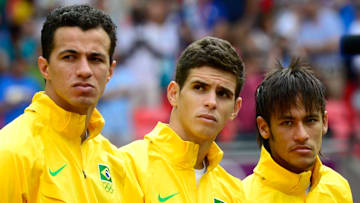 (FromL) Brazil's forward Leandro Damiao,