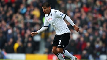 Carlos Salcido durante su etapa con el Fulham de la Premier League