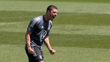 Robin Gosens en un entrenamiento con el combinado germano