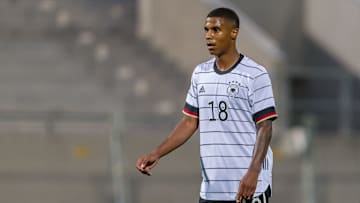 Ismail Jakobs bleibt dem Effzeh treu