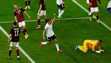 Thomas Müller feiert einen deutschen Treffer.