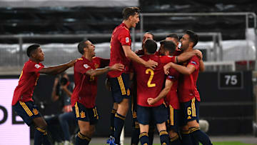 España celebra el gol del empate ante Alemania