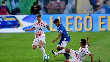 Gimnasia y Esgrima La Plata v Huracan - Copa Diego Maradona 2020 - Rolón presiona para irse a Boca.