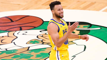 Curry está rompiendo marcas gracias a su notable rendimiento ofensivo