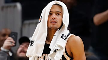 Trae Young durante el partido de la NBA 2019 entre Golden State Warriors y Atlanta Hawks