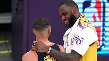 LeBron James y Stephen Curry disputaron el partido de play-in la temporada pasada