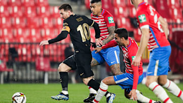 Barça e Granada se enfrentam em partida atrasada da 32ª rodada de LaLiga.