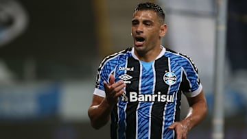 Grêmio e Goiás se enfrentam pelo Campeonato Brasileiro. 
