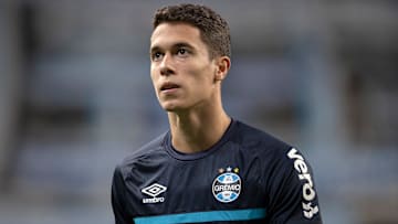 Brenno, do Grêmio, anunciou em suas redes sociais que testou positivo para o novo coronavírus. Goleiro foi chamado hoje para os Jogos Olímpicos de Tóq