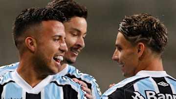 Matheus Henrique e Ferreira, novamente, apareceram demais Matheus Henrique e Ferreira, novamente, apareceram demais