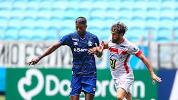 Jean Pyerre volta a ser titular do Grêmio