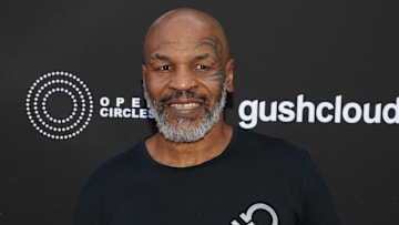Mike Tyson se prepara para volver al ring en un combate contra Roy Jones Jr. el 28 de noviembre