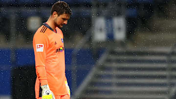 Ein (leider) gewohntes Bild: Ulreich verlässt mit hängendem Kopf den Platz