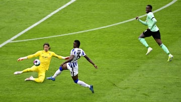 Yann Sommer flog in Berlin früh vom Feld