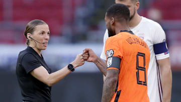 Frappart fez uma boa arbitragem em Holanda x Letônia