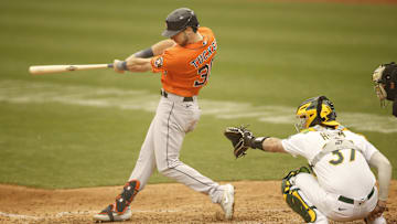 Houston y Oakland se miden en una serie muy pareja 