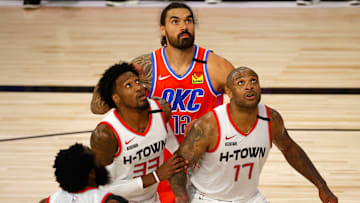 Los Rockets no tuvieron un pivot genuino entre sus titulares