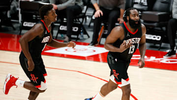 James Harden tuvo una impresionante actuación en el primer partido de los Houston Rockets