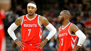 Carmelo Anthony (izq) junto a Chris Paul en juego de NBA entre Houston Rockets y San Antonio Spurs