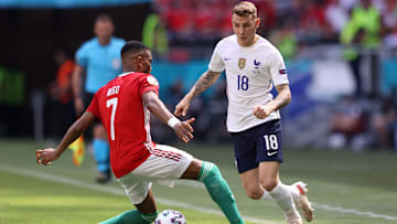 Lucas Digne gegen Ungarns Loic Nego. Lucas Digne gegen Ungarns Loic Nego.