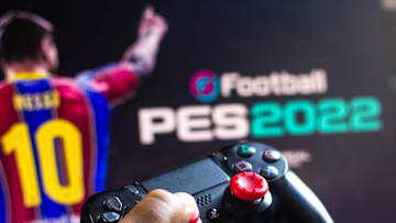 PES disparaît et devient "eFootball". 