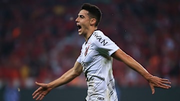 Sem sucesso no Santos, clube que o tirou do Guarani, Léo Cittadini tentou e decolou no Athletico Paranaense.