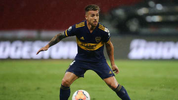 Internacional v Boca Juniors - Copa CONMEBOL Libertadores 2020 - Julio Buffarini busca pase.