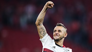 Ídolo, líder e ‘parceiro’: Rafinha faria bem ao elenco do Flamengo. 