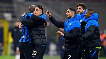 Un abbraccio dei giocatori del'Inter dopo una vittoria 